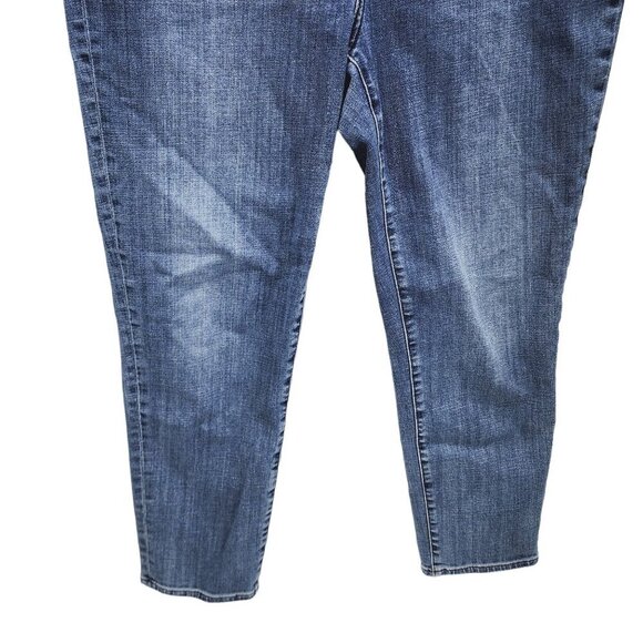 Chico's So Slimming Girlfriend Crops Jeans Women's‎ Size 10 Blue Medium Wash - Picture 8 of 10